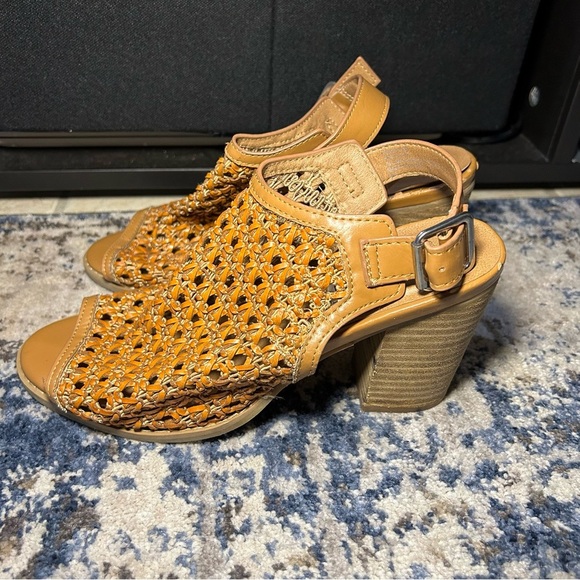 Steve Madden Brown Ranya Cognac Leather Buckle Strap Block Peep Toe Heels Size 8 - Picture 2 of 12